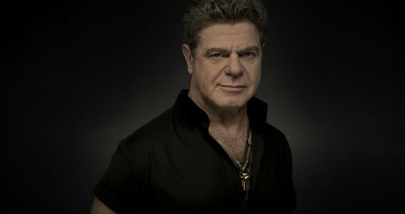 Gustavo Santaolalla dará a conocer el disco "Camino" en julio. Foto: Sony Music