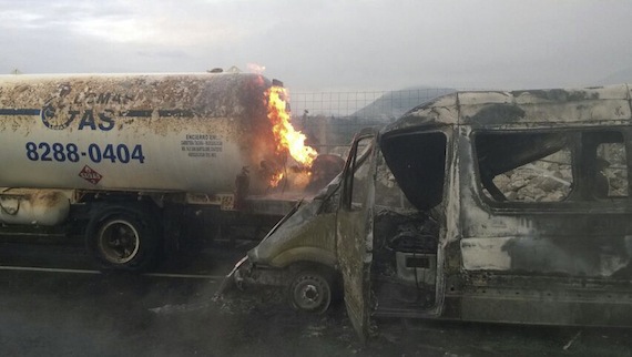 El incidente se registra a unos metro del acceso a Interlomas. Foto: Cuartoscuro