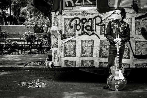 Spinetta, Cerati, Salgán...convocados por la magia de su guitarra. Foto: Especial