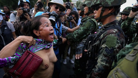 Desde el golpe de Estado, los manifestantes tailandeses se han manifestado de variadas formas para oponerse al nuevo gobierno militar. Foto: EFE