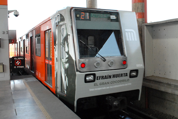 El convoy, que rinde homenaje al poeta mexicano Efraín Huerta en el centenario de su nacimiento. Foto: www.metro.df.gob.mx