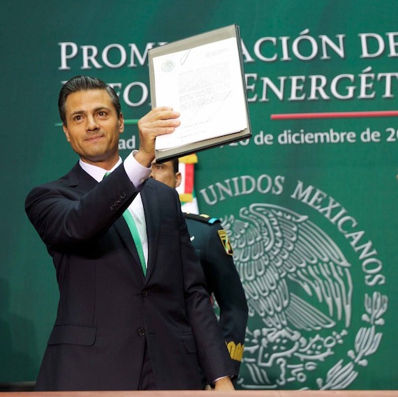 EPN presentó al gas natural en su Estrategia Nacional de Energía 2013-2027 y en el Plan Nacional de Desarrollo 2013-2016 como la alternativa para una transición hacia fuentes de energía más limpias. Foto: Presidencia.