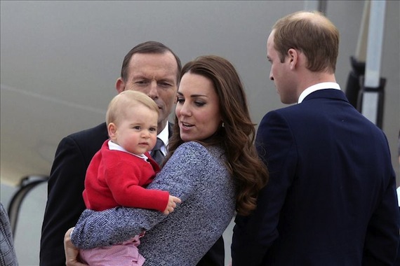 Desde su nacimiento el 22 de julio de 2013, el regordete bebé se ha mostrado visiblemente cómodo y juguetón ante las cámaras de las decenas de fotógrafos . Foto: EFE