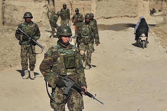 los soldados estadounidenses a menudo tenían que cargar más de 50 kilos en equipo durante las misiones en Afganistán. Foto:: EFE