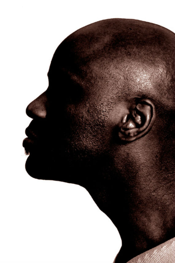 Nació en Inglaterra, fue educado en Nigeria, cantará en San Luis Potosí. Foto: Página oficial del artista