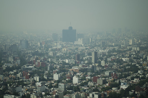 Del total del parque vehicular en el DF, el transporte público representa el 5% y el automóvil particular el 80%. Foto: Cuartoscuro.