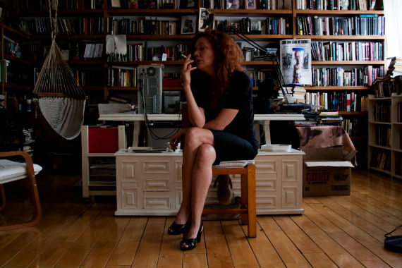 "En el periodismo están echando a la gente por los sueldos, no por su valía. Quieren el puesto libre para poder tomar a personas por la mitad del salario o directamente sin pagarles”, expresa. Foto: Antonio Cruz, SinEmbargo