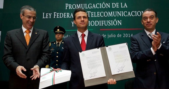 El Presidente Enrique Peña Nieto promulga la Reforma en Telecomunicaciones y Radiodifusión. Foto: Presidencia.