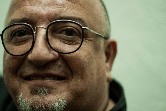 Fernando Toussaint le hace honor a su apellido y es hoy uno de los mejores bateristas de México. Foto: Antonio Cruz, SinEmbargo