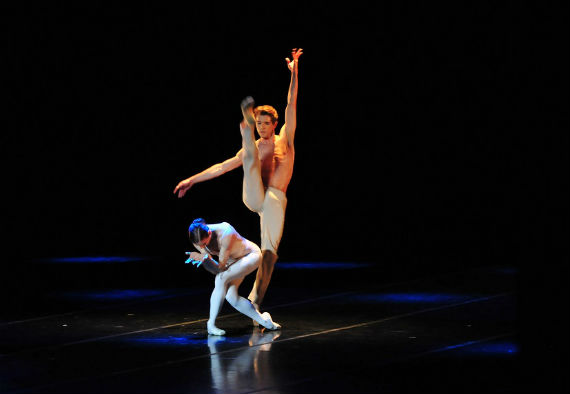 El Béjart Ballet Lausanne celebra los 80 años del Palacio de Bellas Artes. Foto: CONACULTA