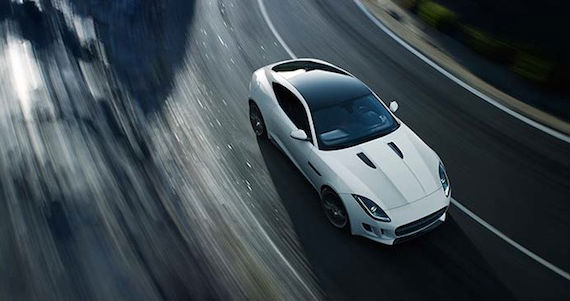 El equipo de investigadores de la compañía automotriz planea hacer uso de la tecnología 3D para complementar la conducción de sus vehículos. Foto: Jaguar