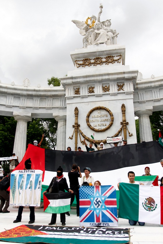 Mitin en el Hemiciclo a Juárez. Foto: Cuartoscuro.