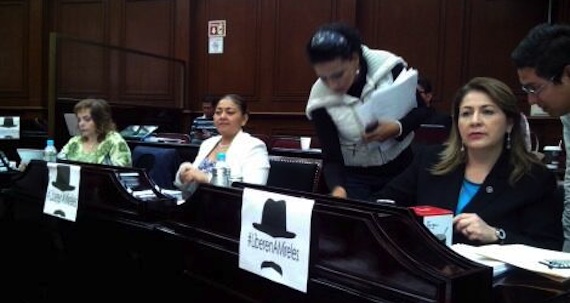 Diputadas perredistas en el Congreso de Michoacán exigieron la semana pasada liberación de Mireles. Foto: Twitter.