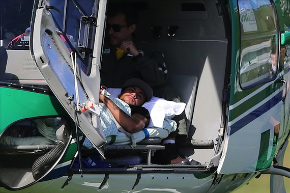 Neymar está usando una faja lumbar que le permitirá llevar una vida normal, "dependiendo del dolor". Foto: EFE