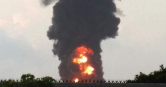 En las primeras horas del martes se registró un incendio en las instalaciones de la refinería de Ciudad Madero, Tamaulipas. Foto: Twitter