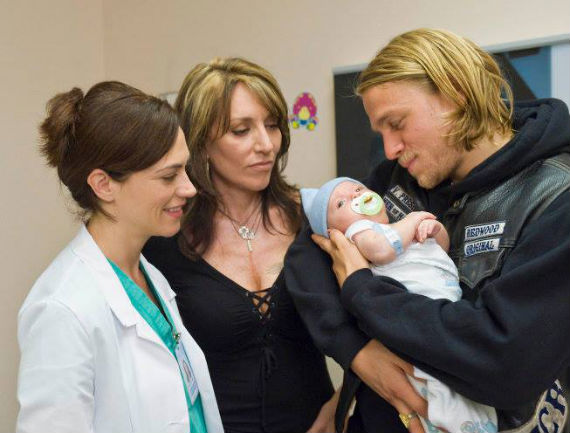 Parecen felices, pero no escaparán de la tragedia, ¡Ni de Gemma Teller! Foto: Facebook