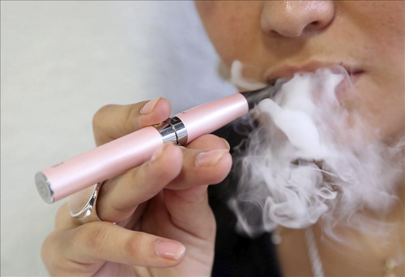 El dispositivo también llamado vaporizador está prohibido en México. Foto: EFE