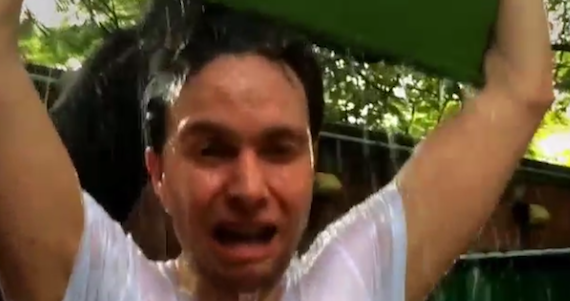 El Gobernador de Chiapas aceptó el reto de su novia Anahí. Imagen: Instagram