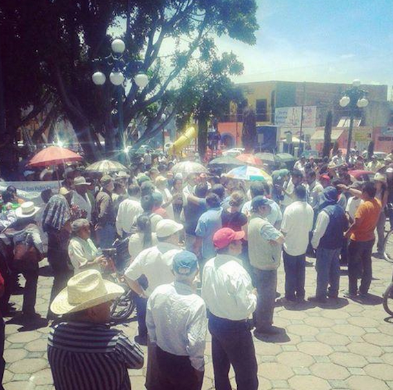 Pobladores afectados por la expropiación se concentran en la zona. Foto: Twitter @circulodefensa