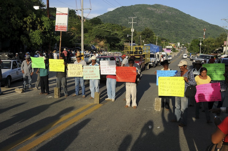 Campesinos que ayer bloquearon vialidades en CHilpancingo. Foto: Cuartoscuro