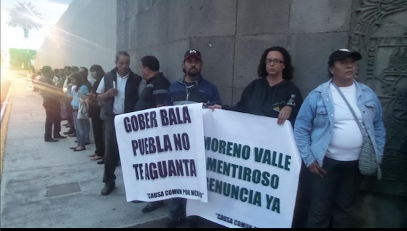 Poblanos protestan contra el gobierno de Rafael Moreno Valle. Foto: Twitter.