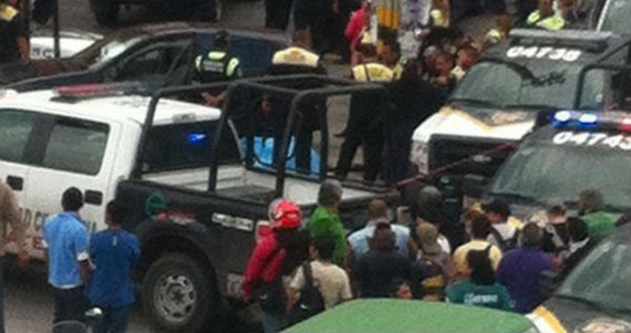 Al lugar arribaron autoridades municipales y agentes del Ministerio Público, quienes acordonaron la zona. Foto: Twitter/ @nontserrat