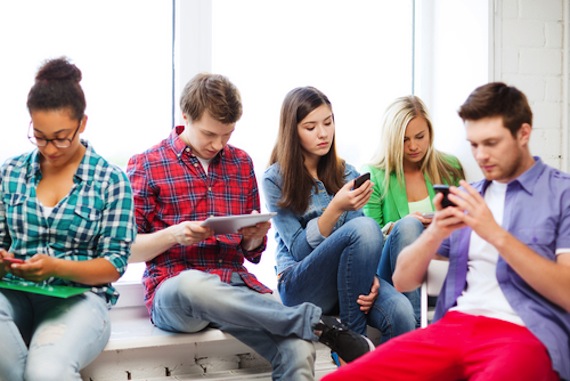 Hay quienes proponen el término “realidad aumentada” para definir su propia perspectiva de un mundo digital y físico fuertemente entrelazados. Foto: Shutterstock