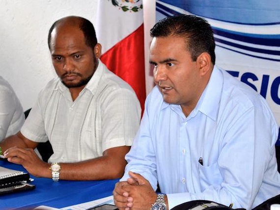 Braulio Zaragoza (izquierda) con Andrés Bahena Montero, dirigente del PAN de Guerrero (derecha). Foto: Twitter @accionconclarid