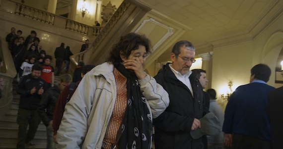 "¡Fuerza, Lilian!", le gritaban a coro desde abajo miles de voces de jóvenes y adultos. Foto: Cuartoscuro