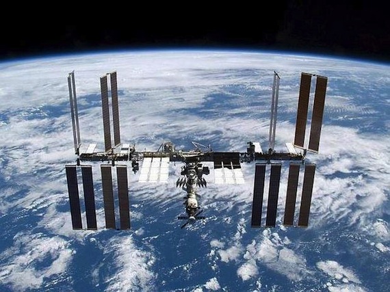 La NASA ahora hará alianza con dos compañías que llevarán a los astronautas hasta la Estación Espacial Internacional. Foto: EFE