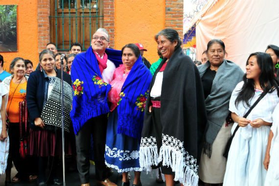 Rodolfo Rodríguez Castañeda, director del Museo Nacional de Culturas Populares, dijo que en esta quinta feria se podrán encontrar los mejores rebozos del país. Foto: CONACULTA