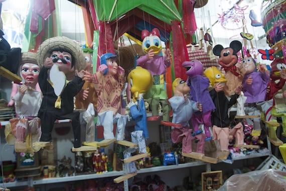 Objetos e instrumentos que antes se consideraban tradicionales han cedido el paso a gadgets y otros dispositivos electrónicos. Foto: Cuartoscuro