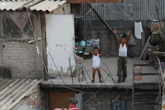Niños pobres en Xalostoc, en Ecatepec, municipio que gobernó. La pobreza en Edomex ha aumentado, de acuerdo con el Coneval. Foto: Cuartoscuro