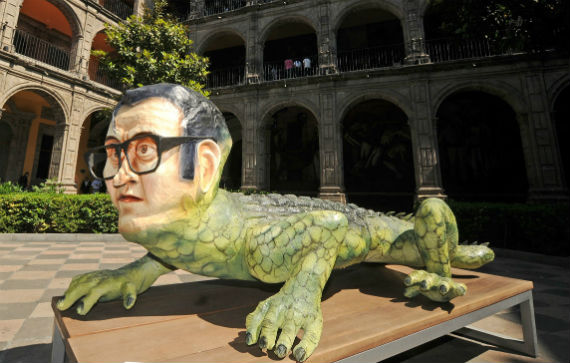 Escultura en conmemoración del centenario de Efraín Huerta. Foto: CONACULTA