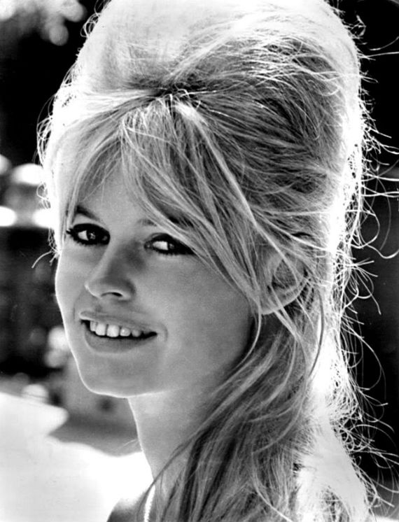 Las actuaciones y poses de Bardot en diferentes películas y publicaciones la posicionaron en la época como un sex symbol mundial. Foto: Especial.