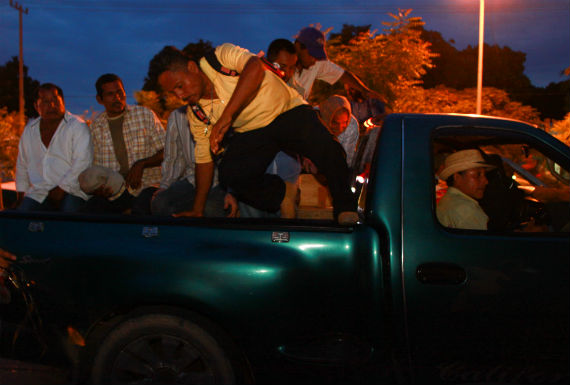 Los días pasan sin que se sepa nada de los 43 normalistas desaparecidos. Foto: Antonio Cruz, SinEmbargo