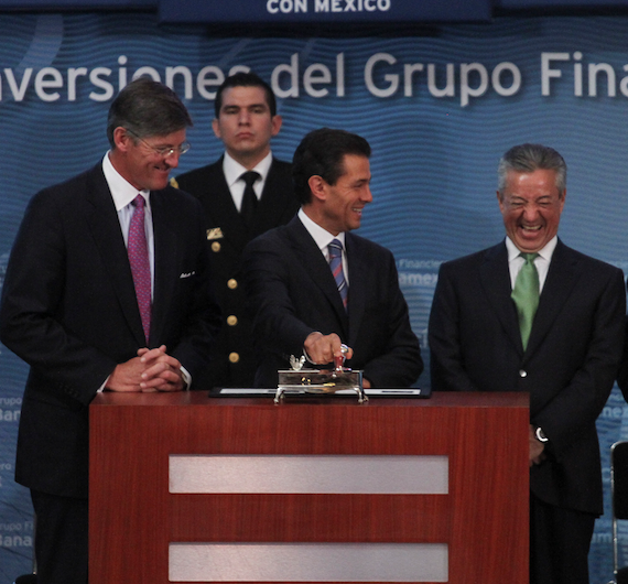 Crobat, Peña Nieto y Medina Mora durante la "Presentación del Programa de Inversiones del Grupo Financiero Banamex. Foto: Cuartoscuro.