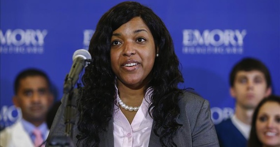 Vinson y otra enfermera, Nina Pham, se contagiaron mientras atendían en el Hospital Presbiteriano de Dallas (Texas) al liberiano Thomas Eric Duncan, quien contrajo el ébola en su país natal sin él saberlo y desarrolló después los síntomas cuando ya estaba en EU. EFE