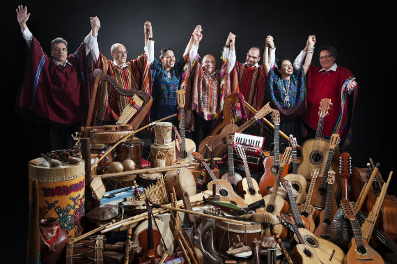 Los Folkloristas y sus instrumentos. Foto: Especial
