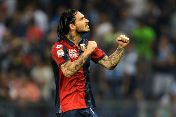 Fuerza y carácter definen al delantero chileno del Genoa. Foto: Genoa FC