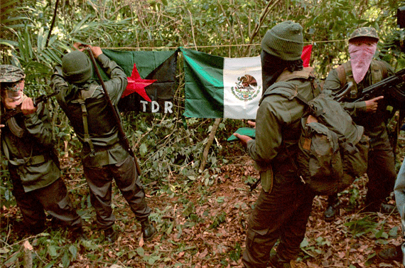Miembros de la Tendencia Democrática Revolucionaria del EPR, en una rueda de prensa convocada en el 2000. Foto: Pedro Valtierra, Cuartoscuro