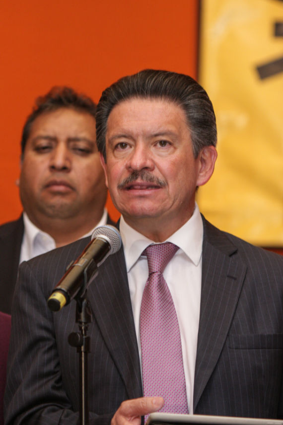 Carlos Navarrete leyó ayer una declaración del consejo del PRD. Foto: Francisco Cañedo, SinEmbargo