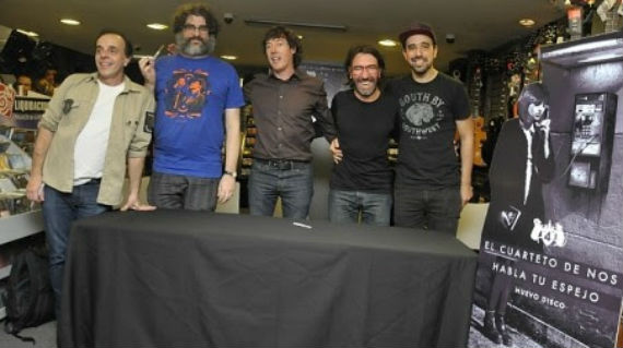 El quinteto durante una firma de autógrafos reciente. Foto: Warner Music
