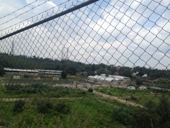 El proyecto Tepepan Country Club consiste en la construcción de un club hípico y 86 casas de al menos 500 metros cuadrados, en una zona de conservación en Xochimilco. Foto: Mayela Sánchez, SinEmbargo
