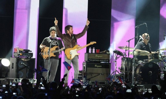 Juanes despidió a los atletas que participaron en los Juegos Centroamericanos y del Caribe de Veracruz 214. Foto: Notimex.