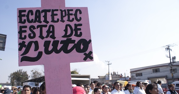 Los manifestantes vestidos de blanco iniciaron el recorrido. Foto: Cuartoscuro
