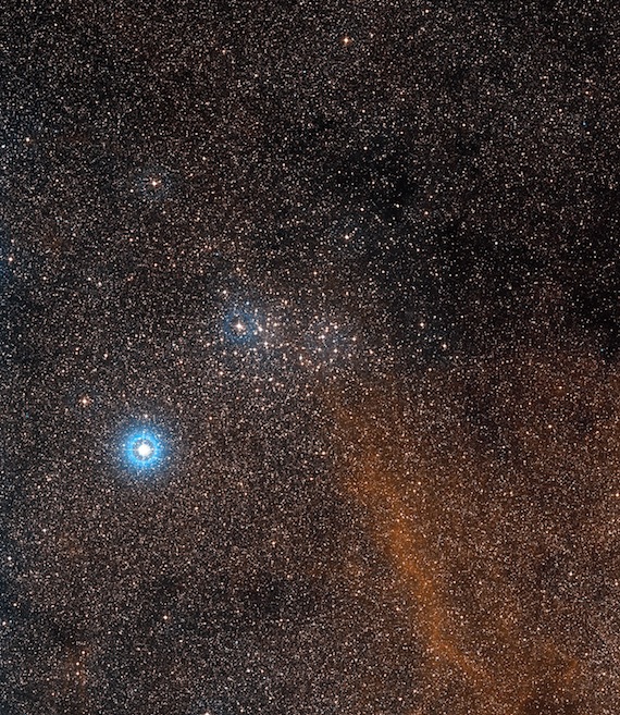 Visión de amplio campo del cielo que rodea al brillante cúmulo estelar NGC 3532. Foto: ESO