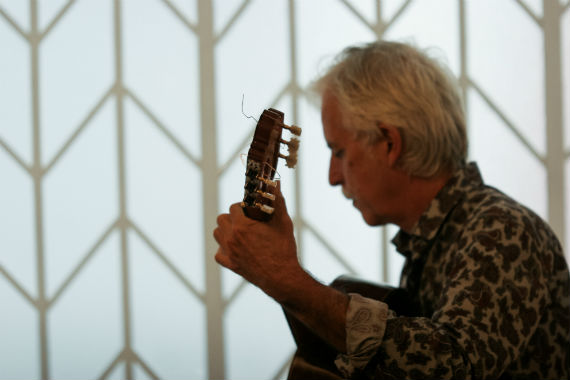 En El Bataclán ofrecerá un concierto con su guitarra. Foto: Francisco Cañedo, SinEmbargo