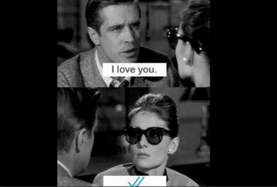 Con esta nueva función los tradicionales ticks de color gris cambiarán al color azul para informar a los usuarios que el mensaje ya fue leído por el destinatario. Foto: Twitter.