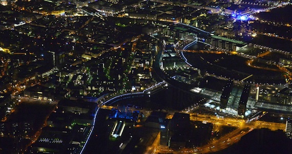 8 mil globos se soltaron este domingo por la tarde y han iluminado el cielo de la ciudad. Foto: EFE